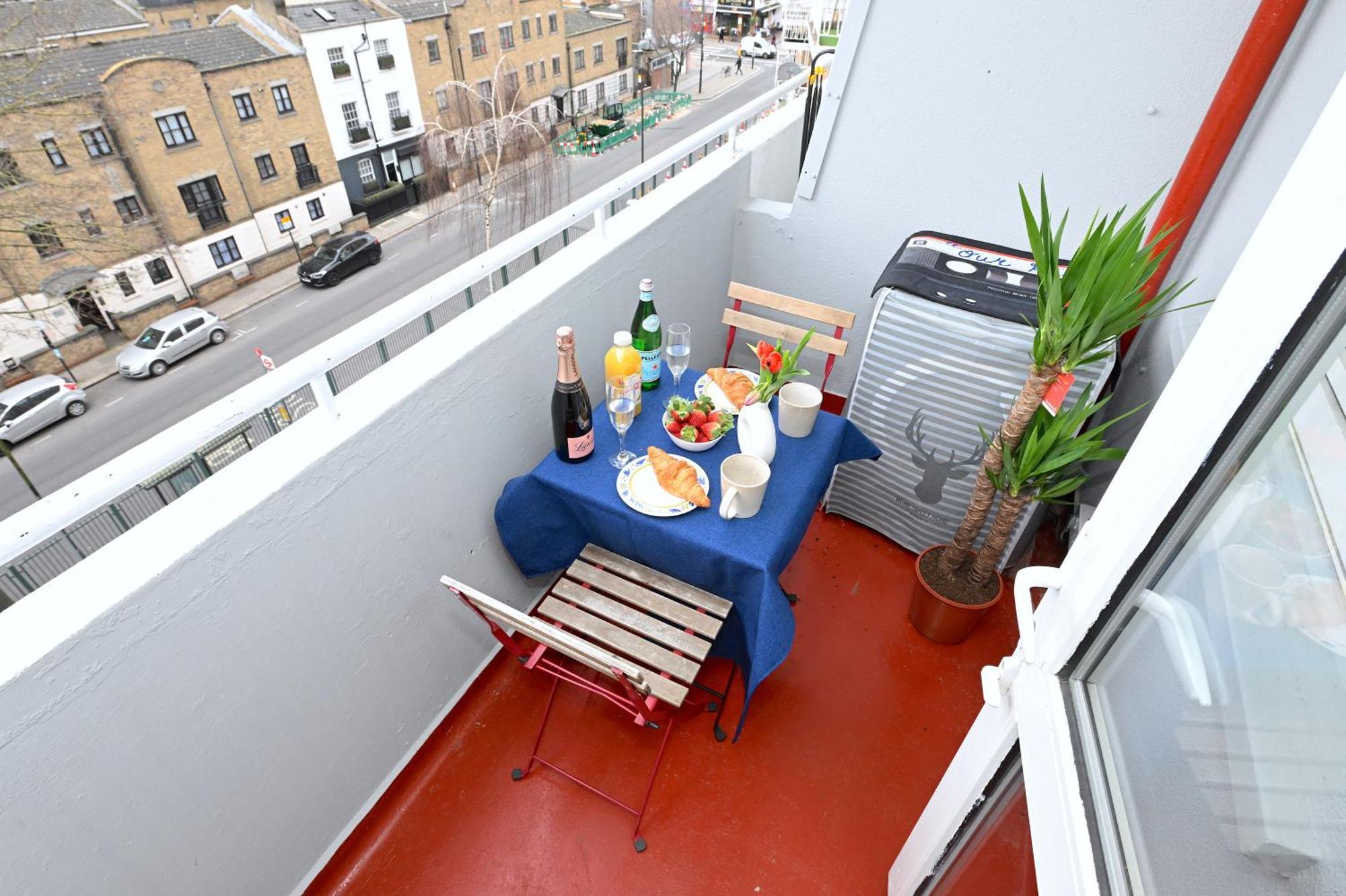 Superb 4 Bedroom Flat In The Heart Of Camden Town Londres Extérieur photo